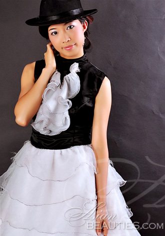 Gorgeous single women: real Asian girl sisi (Selina) from Wenzhou