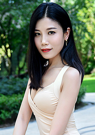 Gorgeous profiles pictures: Yuanyuan from Chongqing, dating member China
